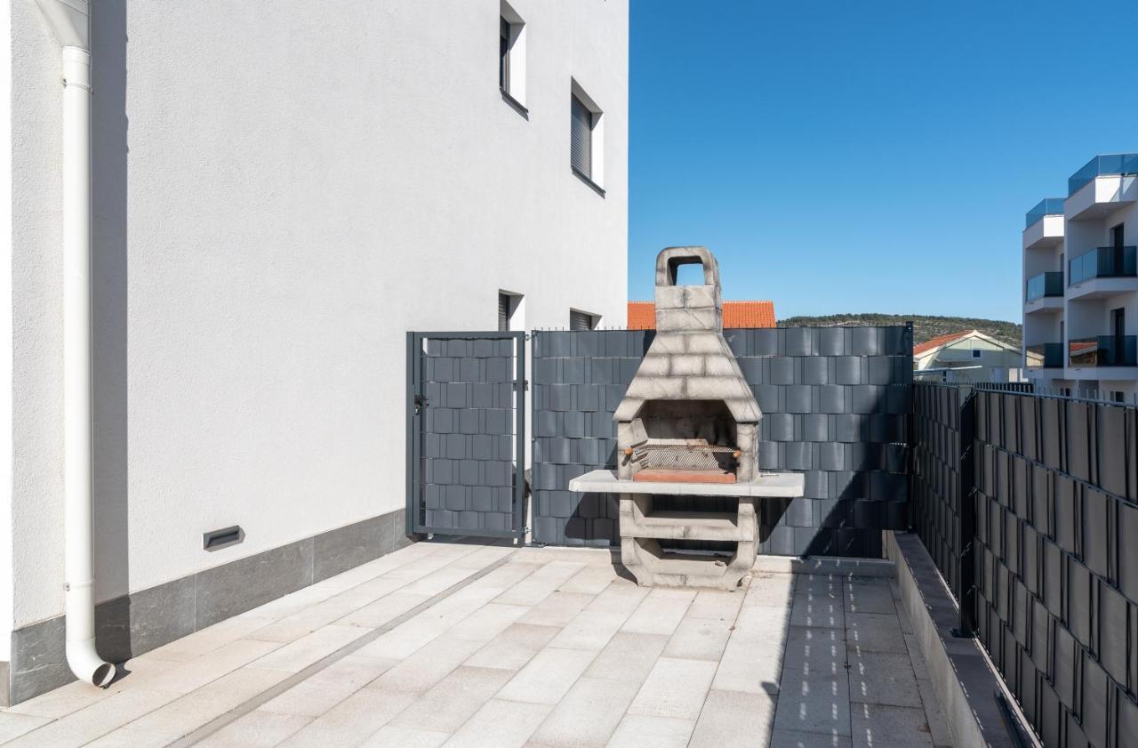 Poolside 2 Bedroom Ap. Mare Trogir Dış mekan fotoğraf