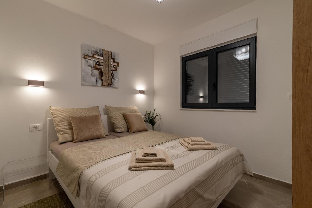 Poolside 2 Bedroom Ap. Mare Trogir Dış mekan fotoğraf