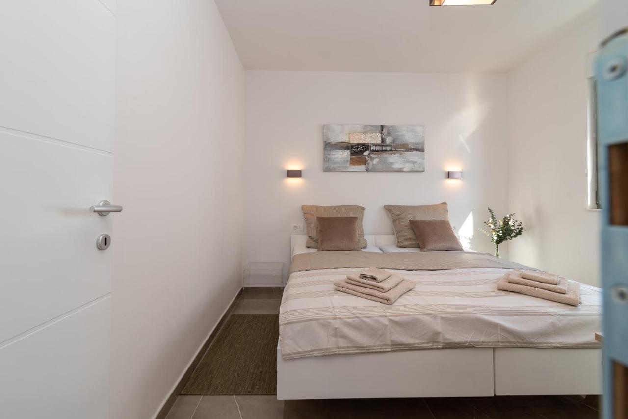Poolside 2 Bedroom Ap. Mare Trogir Dış mekan fotoğraf