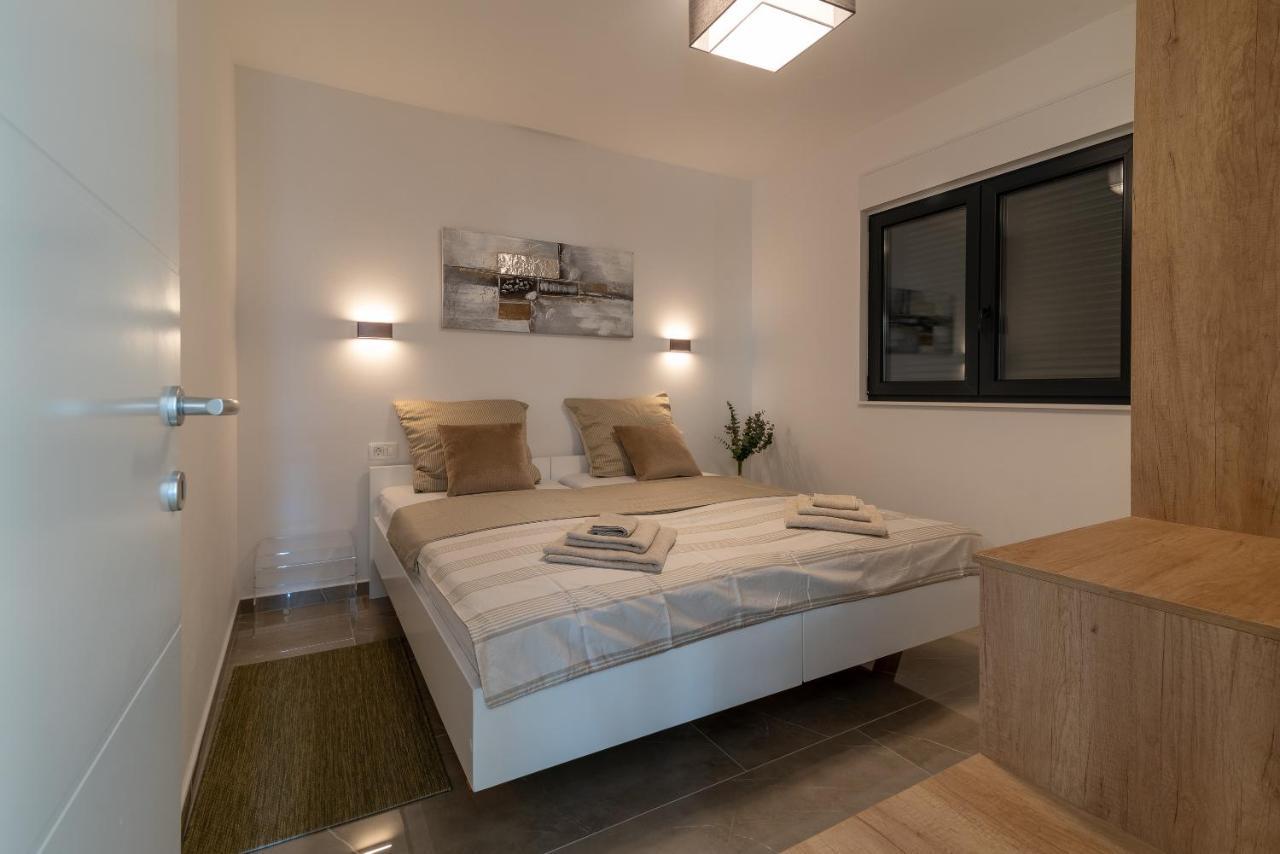 Poolside 2 Bedroom Ap. Mare Trogir Dış mekan fotoğraf