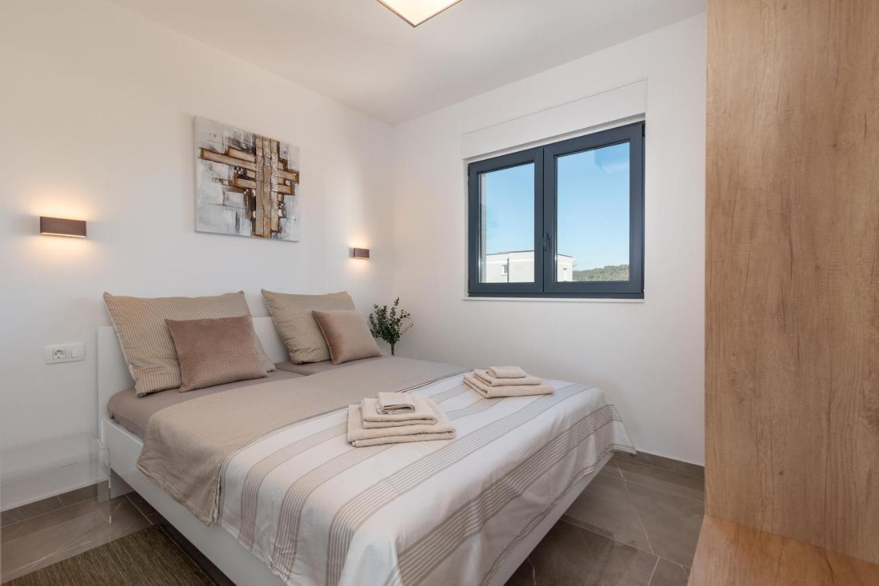 Poolside 2 Bedroom Ap. Mare Trogir Dış mekan fotoğraf
