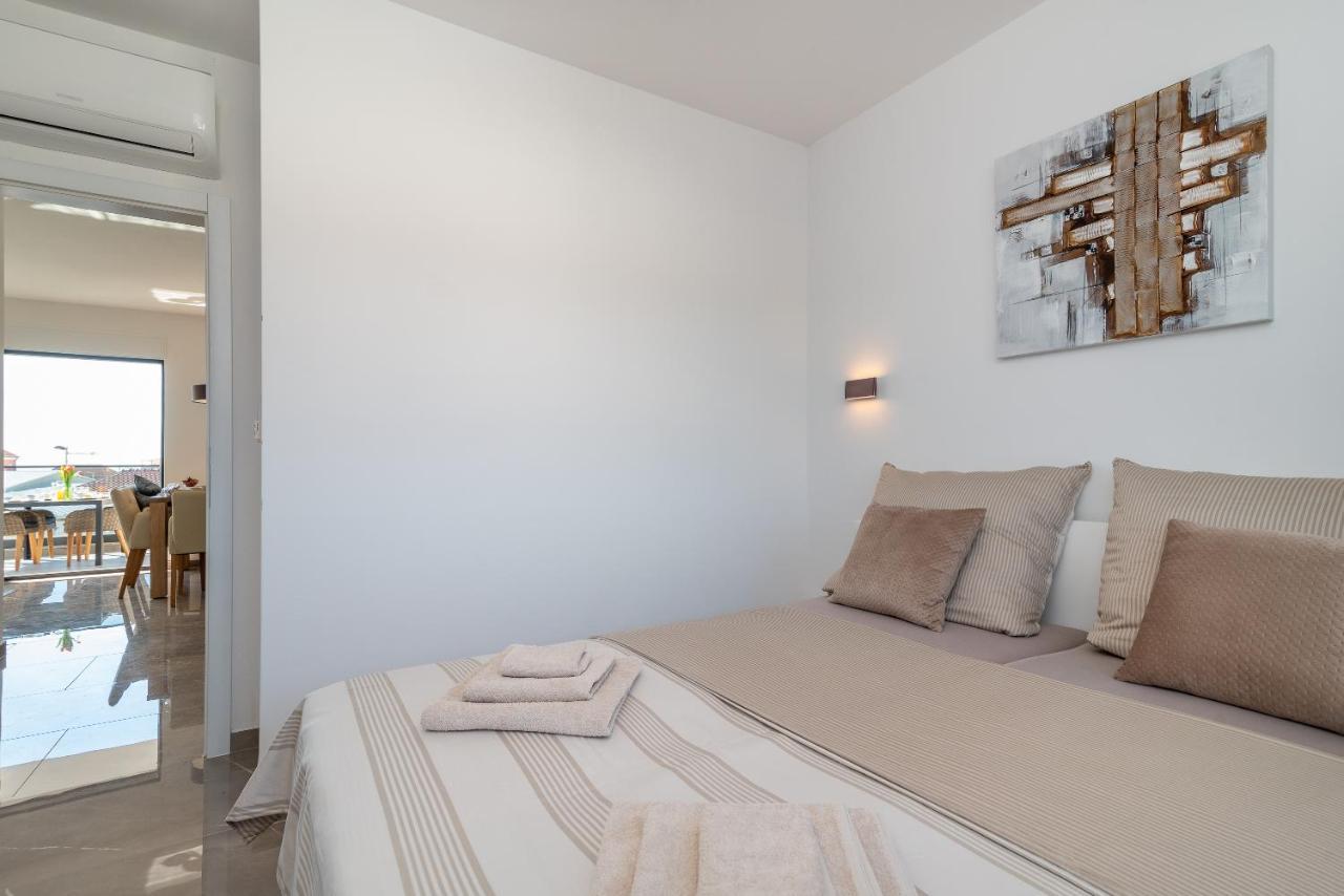 Poolside 2 Bedroom Ap. Mare Trogir Dış mekan fotoğraf